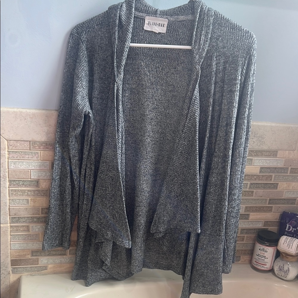 Olive & Oak Gray Cardigan Sweater with Open Front Design